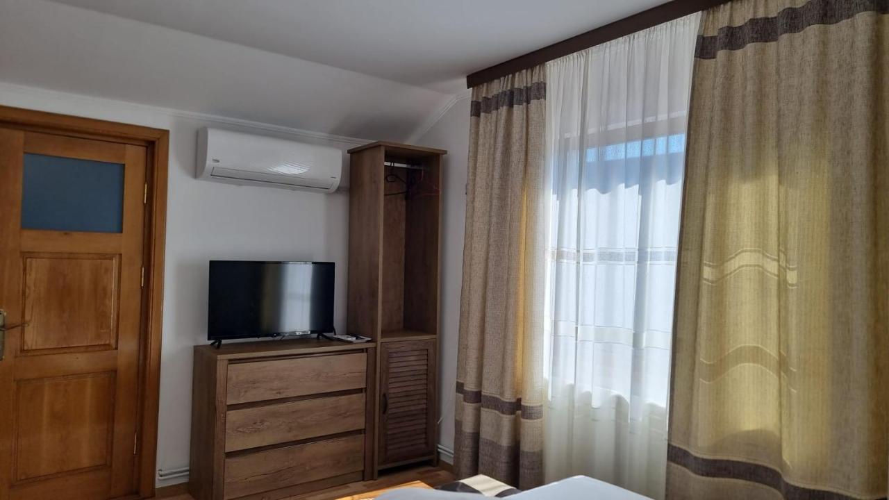 Hanul Ancutei Curtea de Argeş Exterior foto
