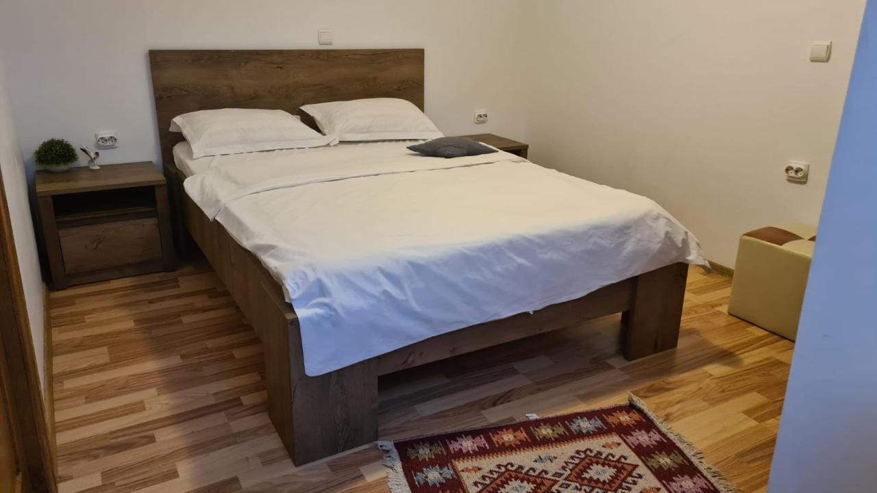 Hanul Ancutei Curtea de Argeş Exterior foto