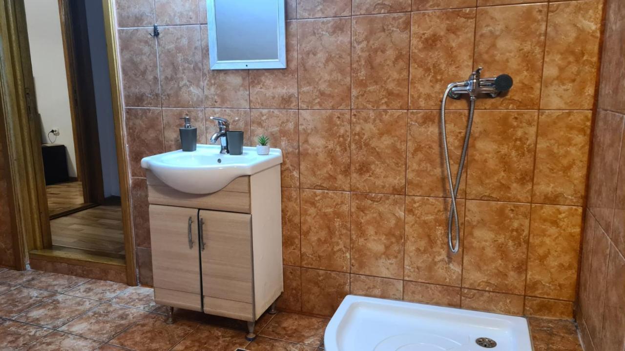 Hanul Ancutei Curtea de Argeş Exterior foto