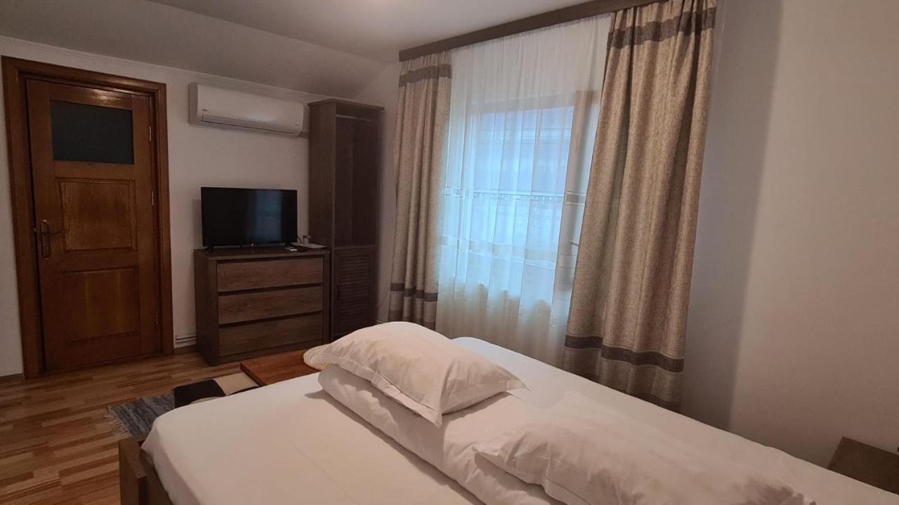 Hanul Ancutei Curtea de Argeş Exterior foto
