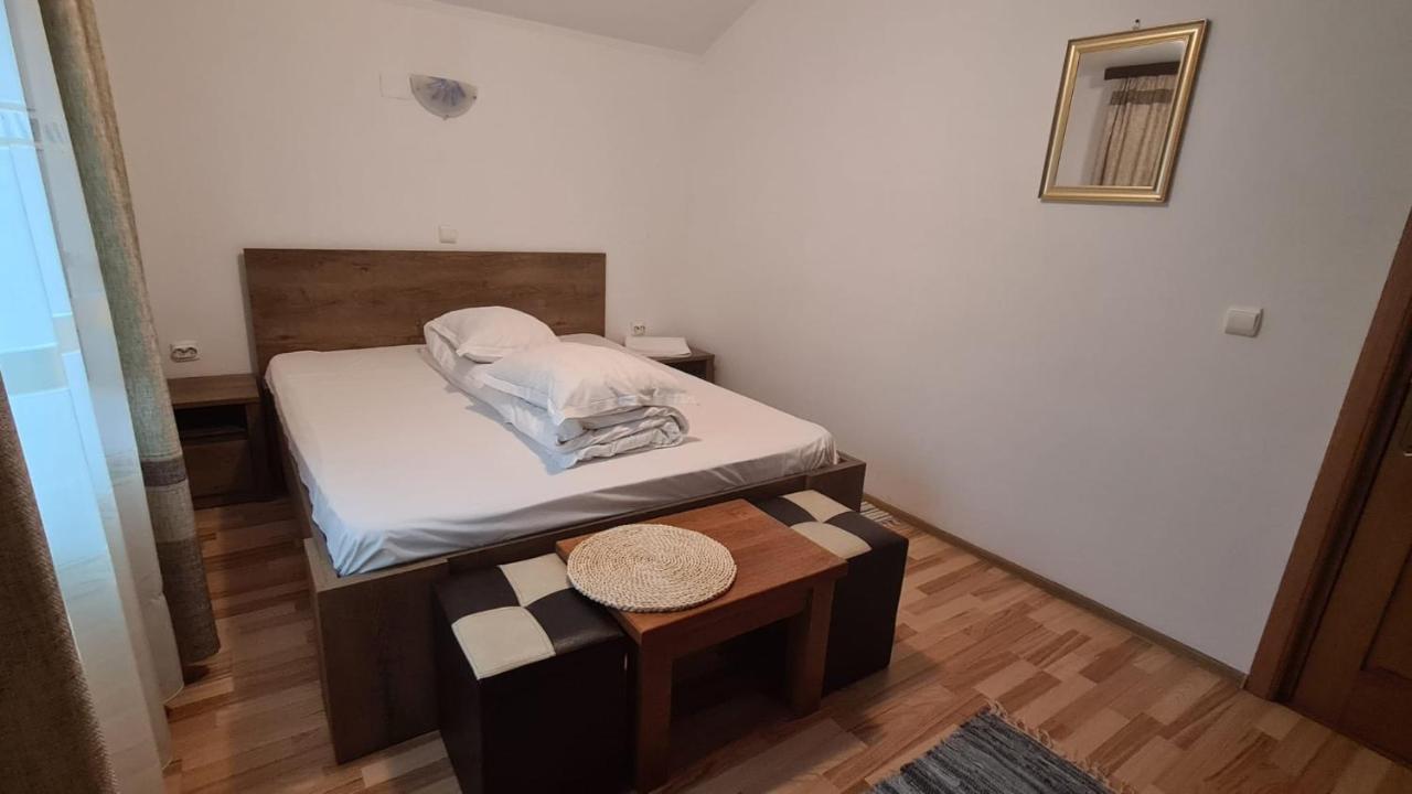 Hanul Ancutei Curtea de Argeş Exterior foto