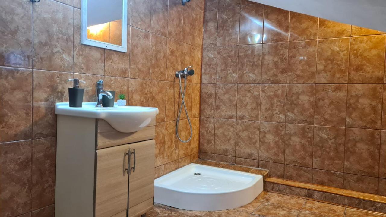 Hanul Ancutei Curtea de Argeş Exterior foto